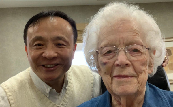Jerry Zhou posing with a 100+ patient